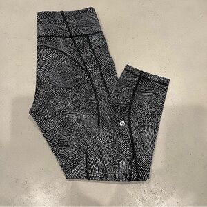 Lululemon Athletica Black and White Patterned Leggings NWOT